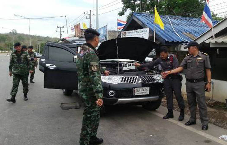 ทหาร ตำรวจ ร่วมกับด่านบ้านห้วยหินฝน สกัดจับรถขนแรงงานต่างด้าว